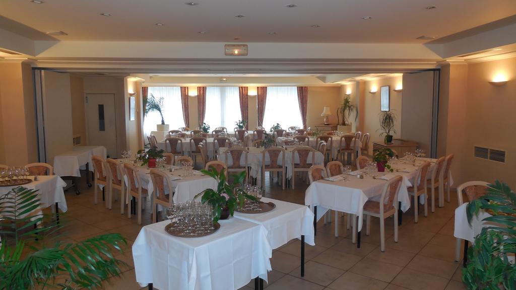 Logis Hotel Restaurant Des Voyageurs Pont-de-Salars Екстер'єр фото