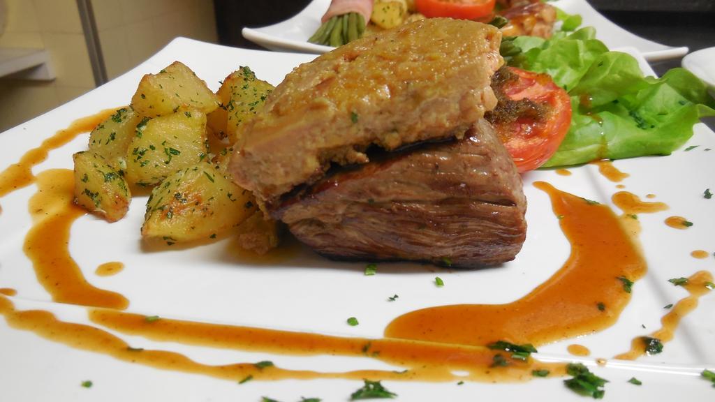 Logis Hotel Restaurant Des Voyageurs Pont-de-Salars Екстер'єр фото