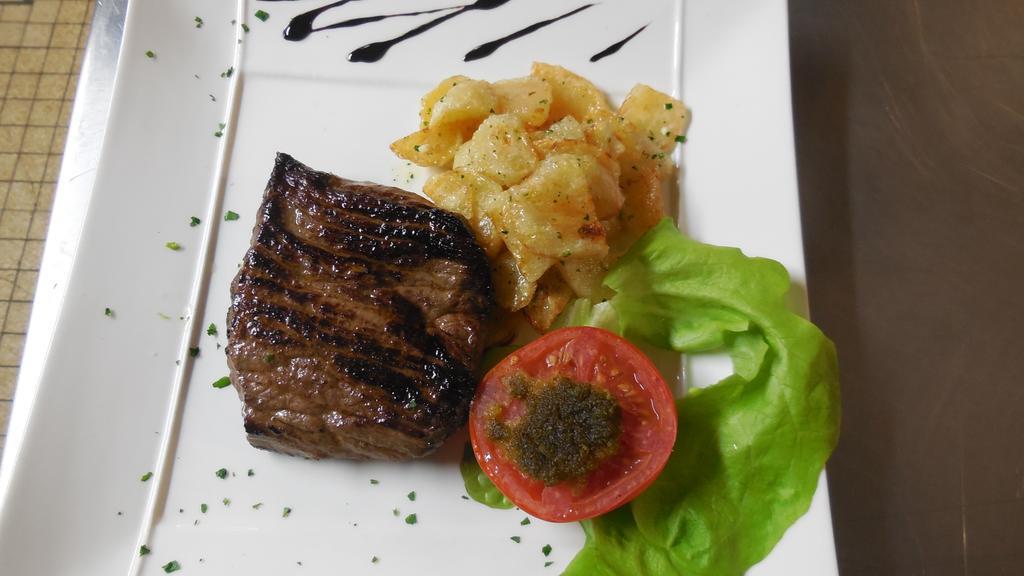 Logis Hotel Restaurant Des Voyageurs Pont-de-Salars Екстер'єр фото