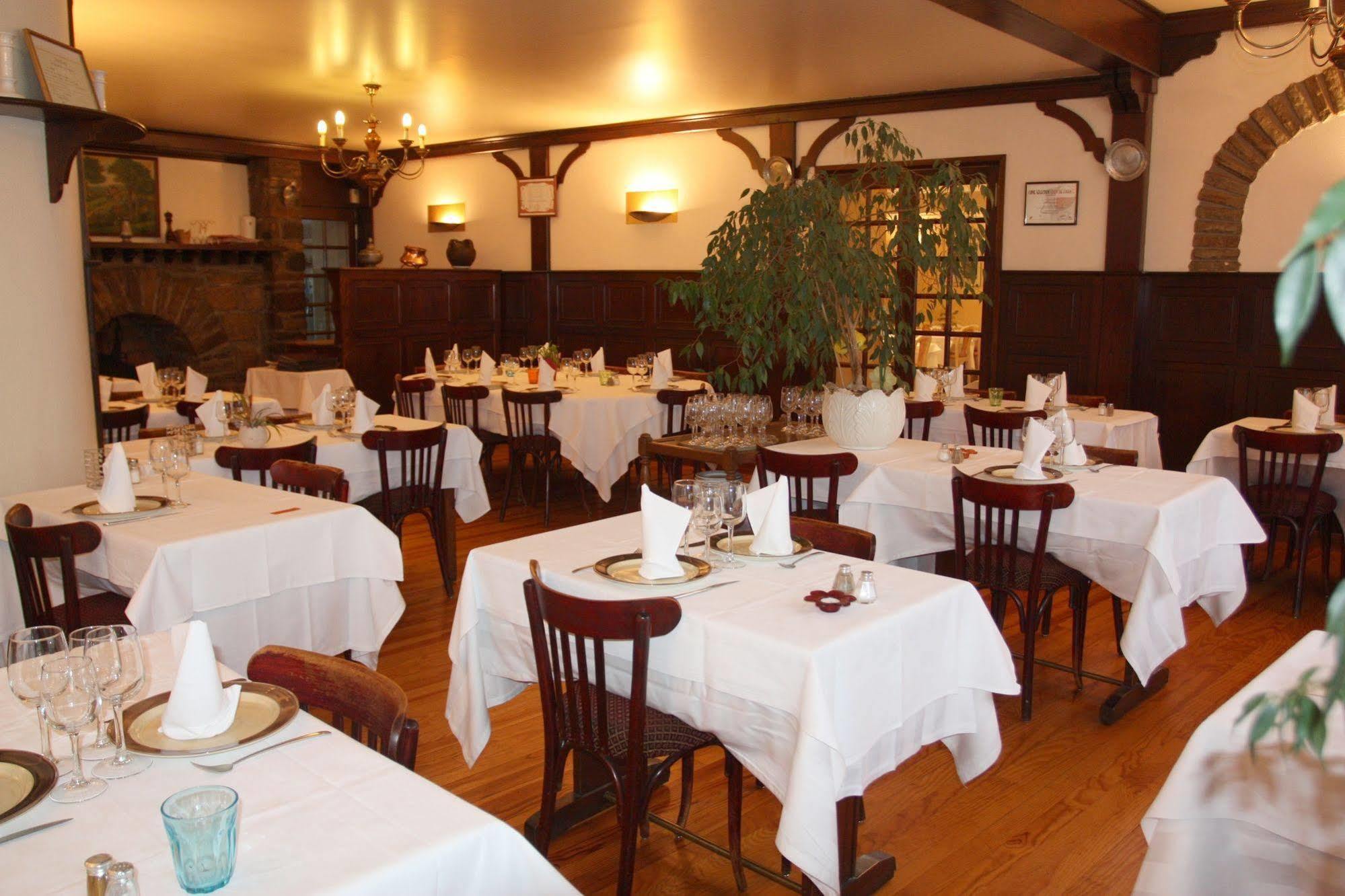 Logis Hotel Restaurant Des Voyageurs Pont-de-Salars Екстер'єр фото