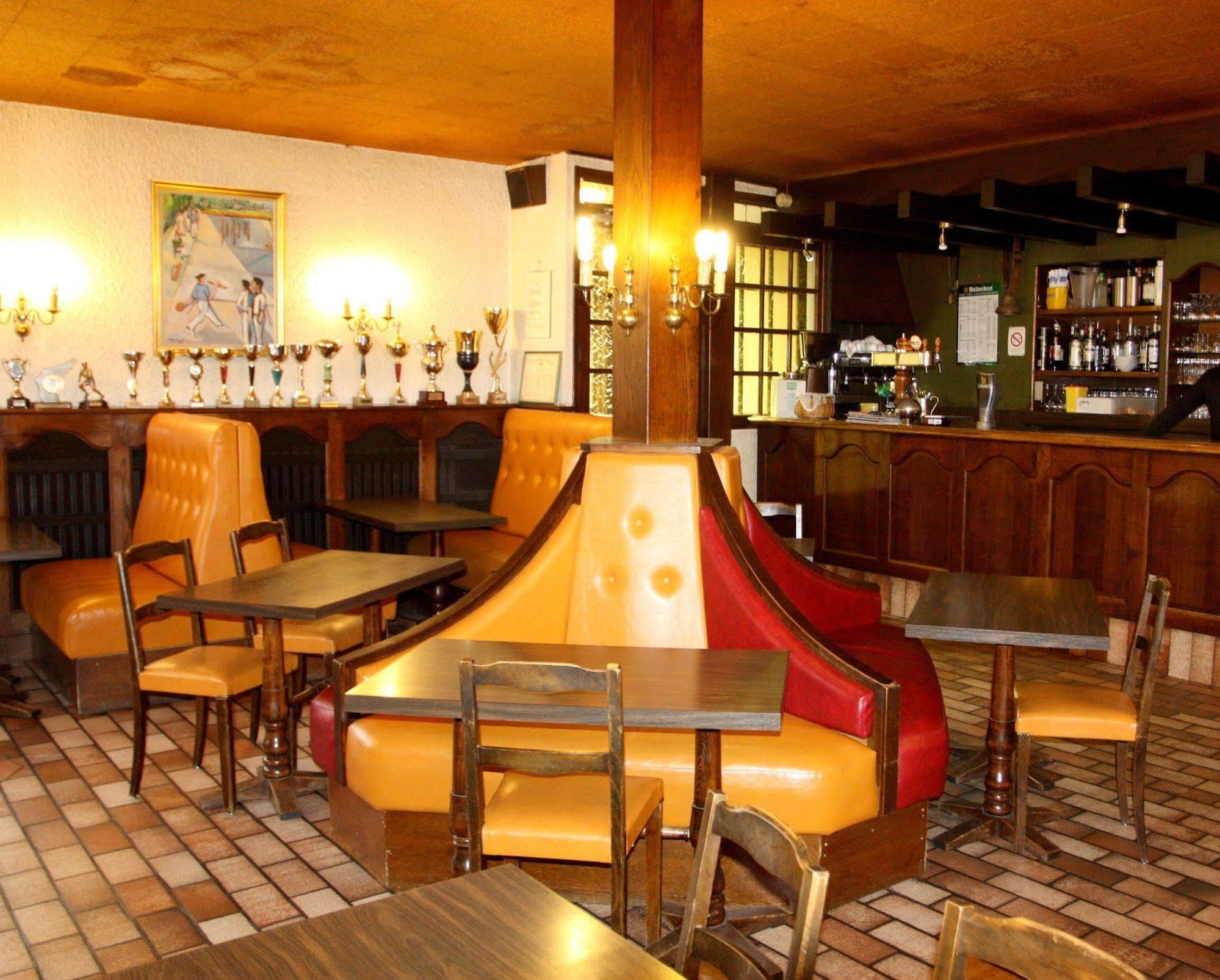 Logis Hotel Restaurant Des Voyageurs Pont-de-Salars Екстер'єр фото