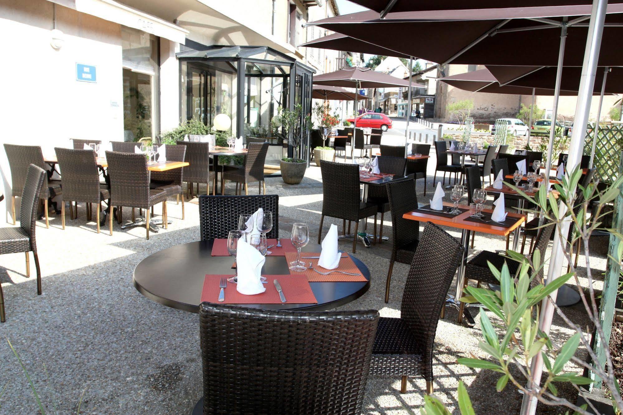 Logis Hotel Restaurant Des Voyageurs Pont-de-Salars Екстер'єр фото