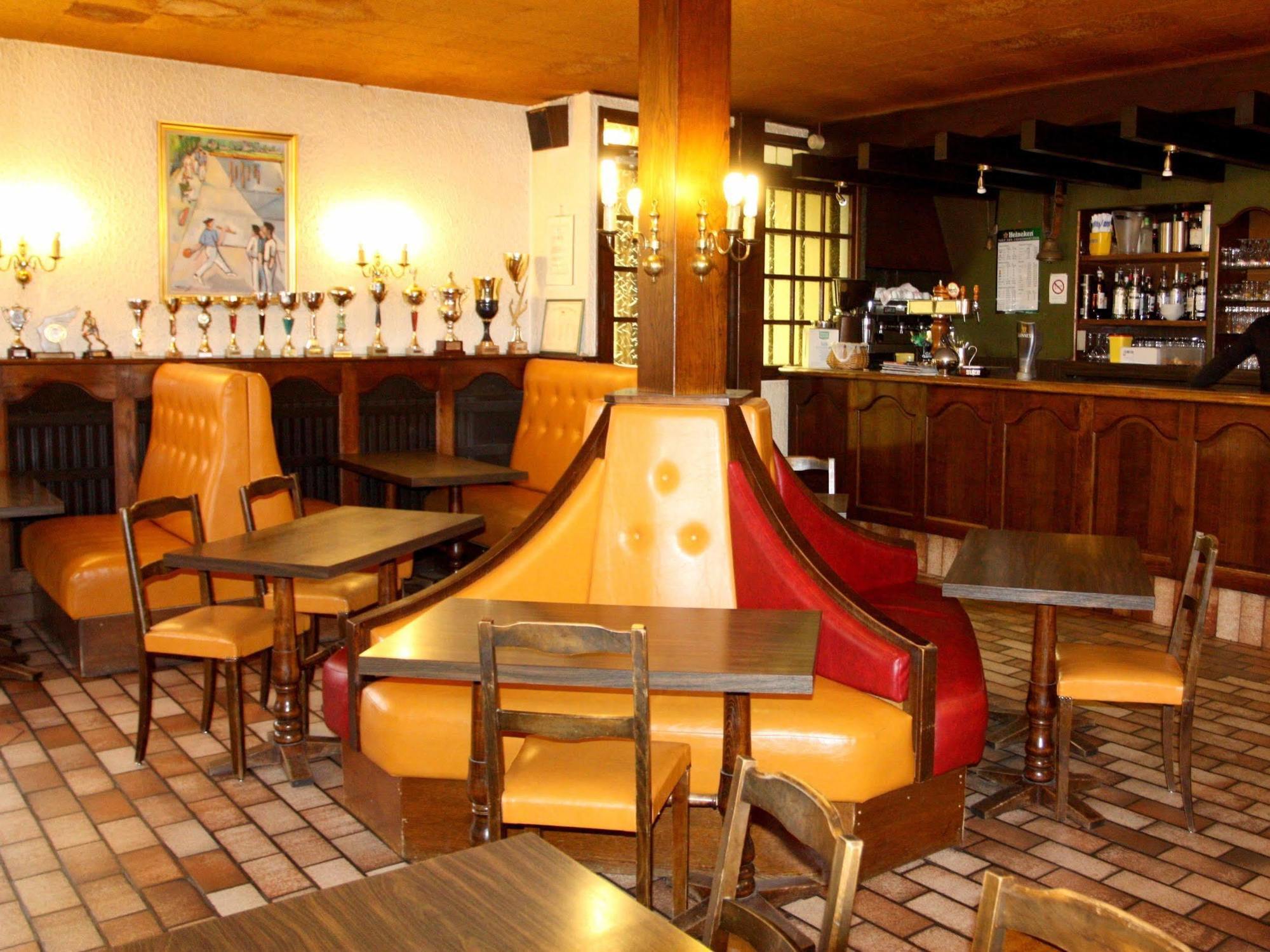Logis Hotel Restaurant Des Voyageurs Pont-de-Salars Екстер'єр фото