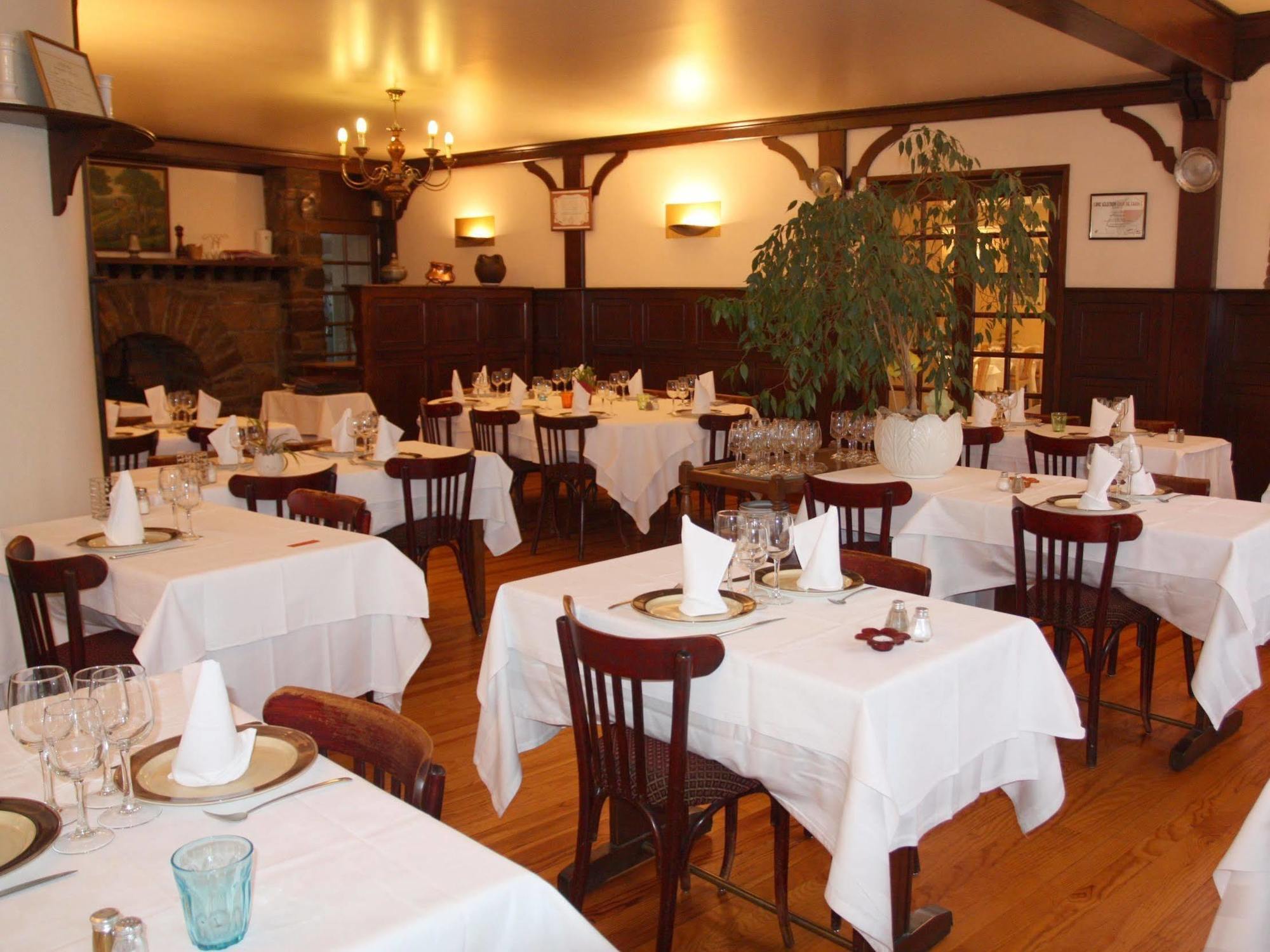Logis Hotel Restaurant Des Voyageurs Pont-de-Salars Екстер'єр фото