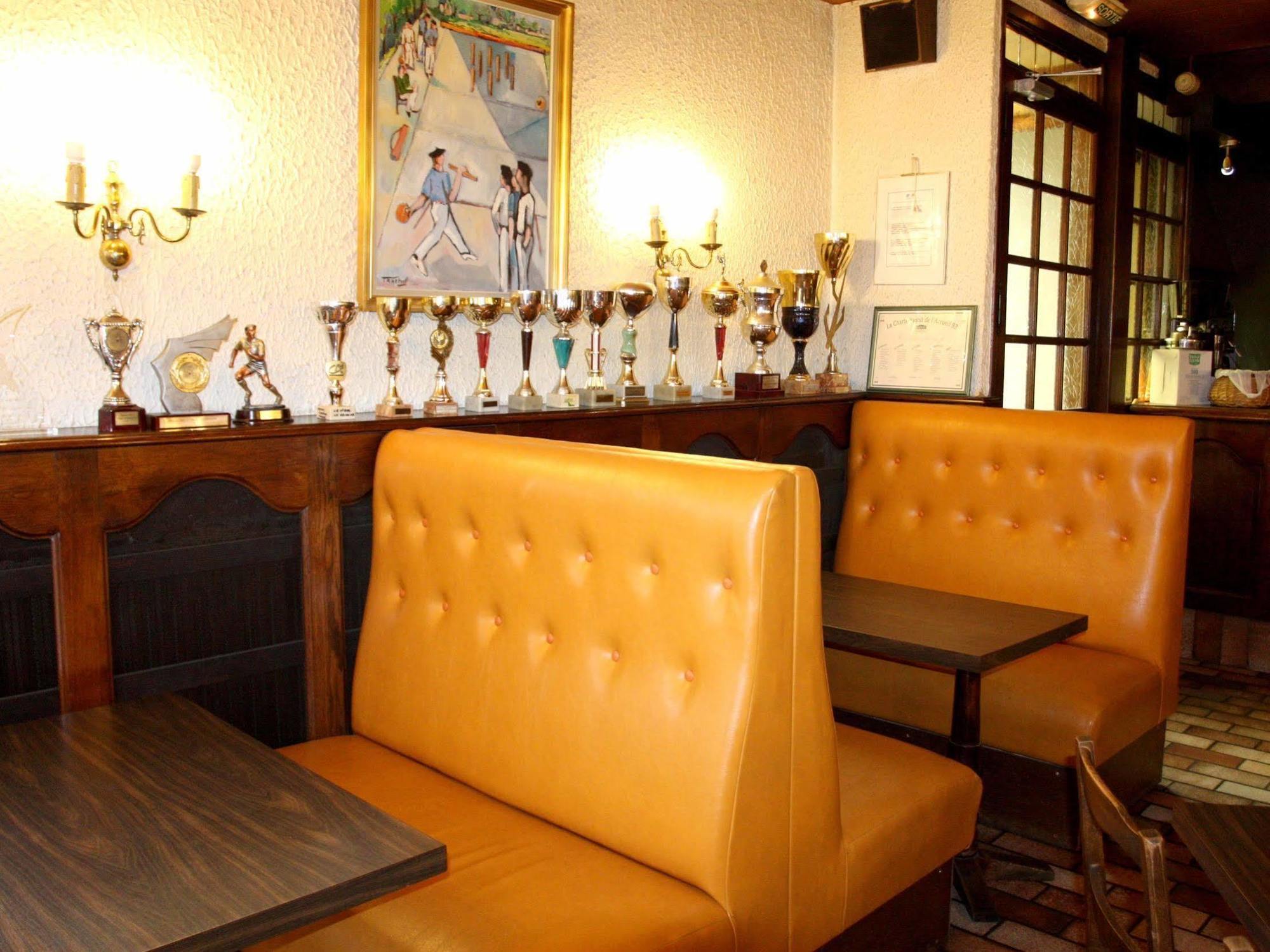 Logis Hotel Restaurant Des Voyageurs Pont-de-Salars Екстер'єр фото