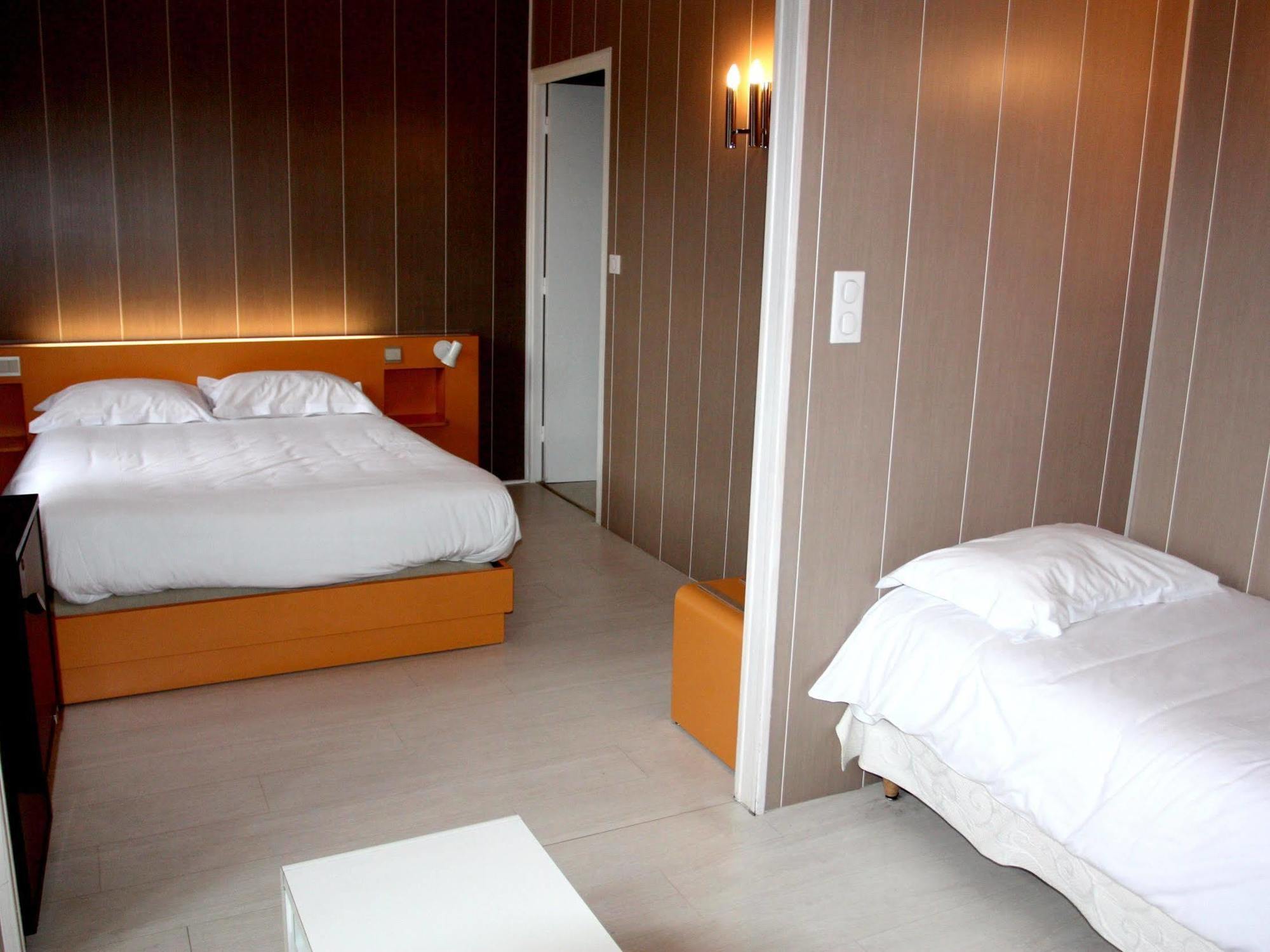 Logis Hotel Restaurant Des Voyageurs Pont-de-Salars Екстер'єр фото