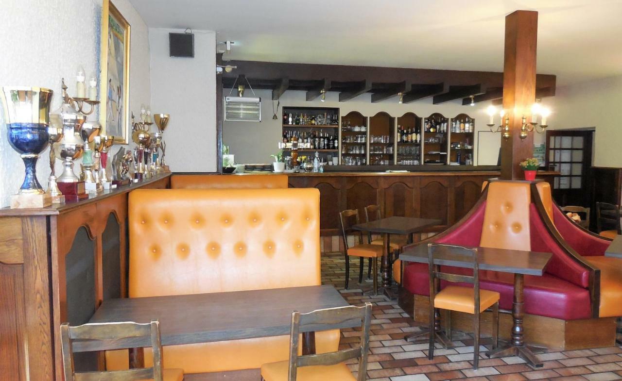 Logis Hotel Restaurant Des Voyageurs Pont-de-Salars Екстер'єр фото
